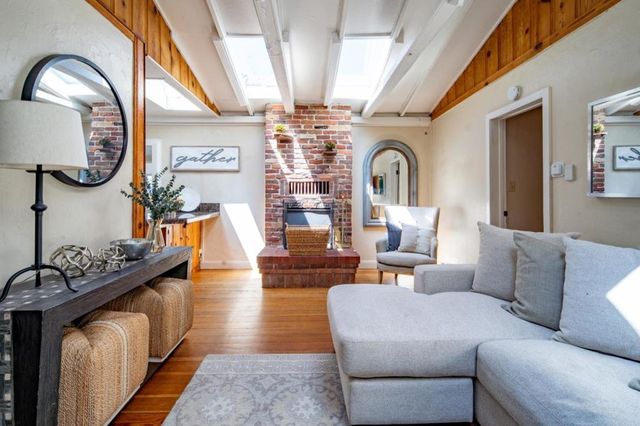 136 2nd Street, Pacific Grove, CA 93950