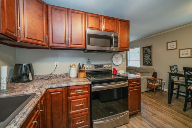 208 E Center St, White Oak, TX 75693