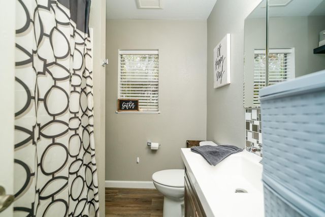 208 E Center St, White Oak, TX 75693