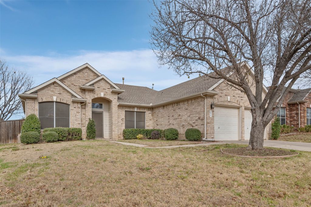 2617 Hollow Ridge Drive, Denton, TX 76210