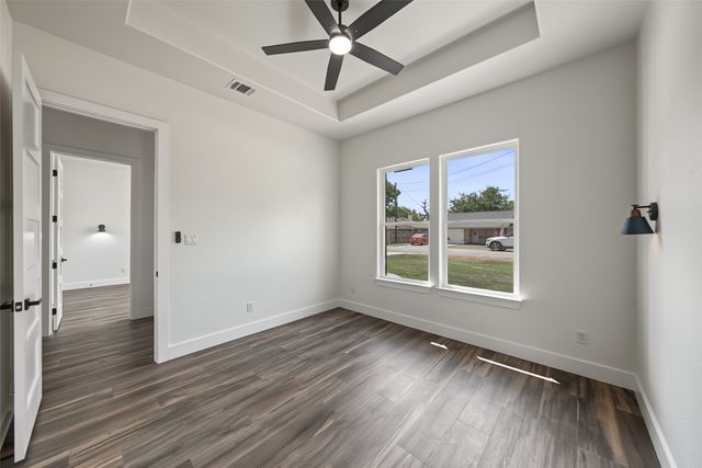 305 Hobbs Avenue, Boyd, TX 76023