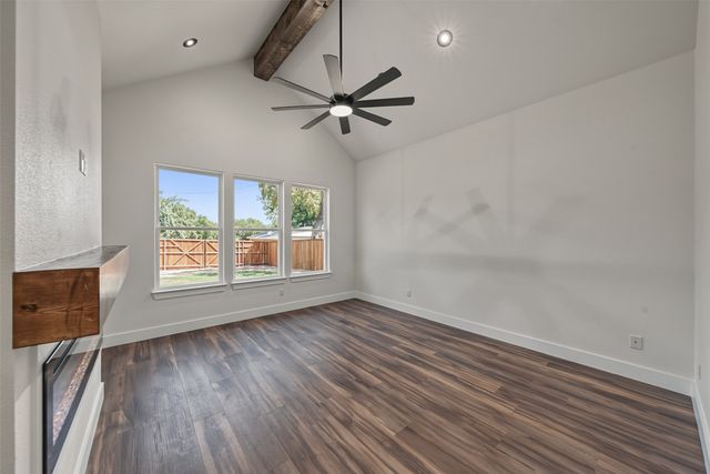 305 Hobbs Avenue, Boyd, TX 76023