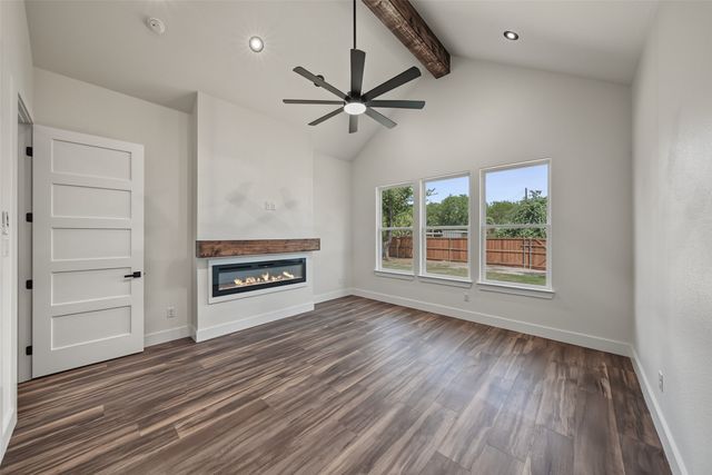 305 Hobbs Avenue, Boyd, TX 76023