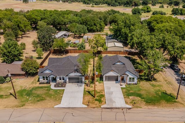 305 Hobbs Avenue, Boyd, TX 76023