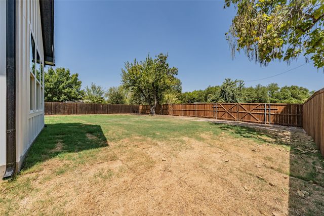 305 Hobbs Avenue, Boyd, TX 76023