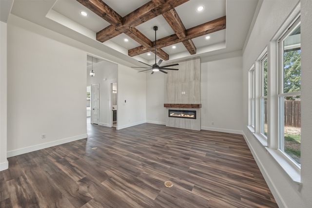 305 Hobbs Avenue, Boyd, TX 76023