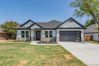 305 Hobbs Avenue, Boyd, TX 76023