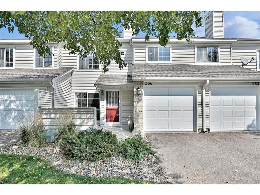 566 Mission Hills Way W, Chanhassen, MN 55317