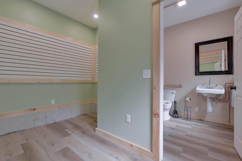 9 Hutchins Street, Auburn, ME 04210 — photo 4