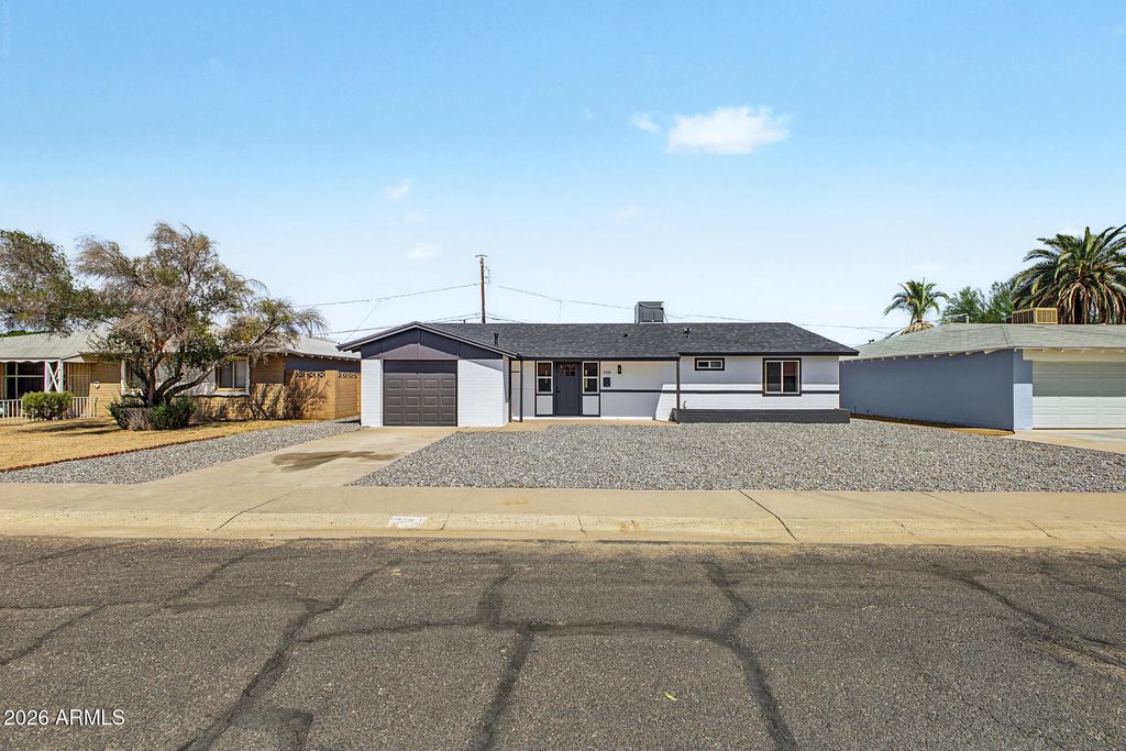 2532 W COLUMBINE Drive, Phoenix, AZ 85029 — photo 2