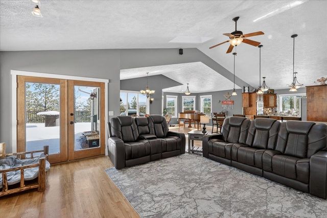 6802 S Conklin Rd, Greenacres, WA 99016