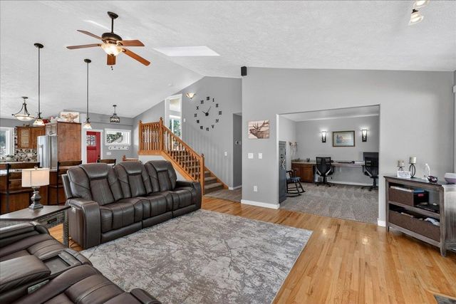 6802 S Conklin Rd, Greenacres, WA 99016