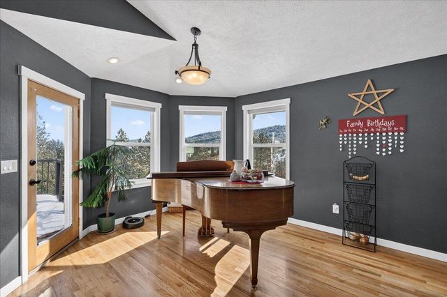 6802 S Conklin Rd, Greenacres, WA 99016