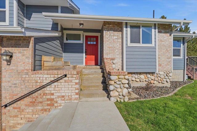 6802 S Conklin Rd, Greenacres, WA 99016