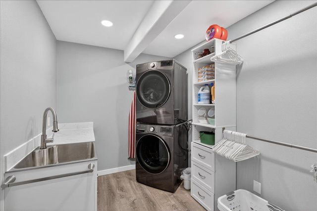 6802 S Conklin Rd, Greenacres, WA 99016