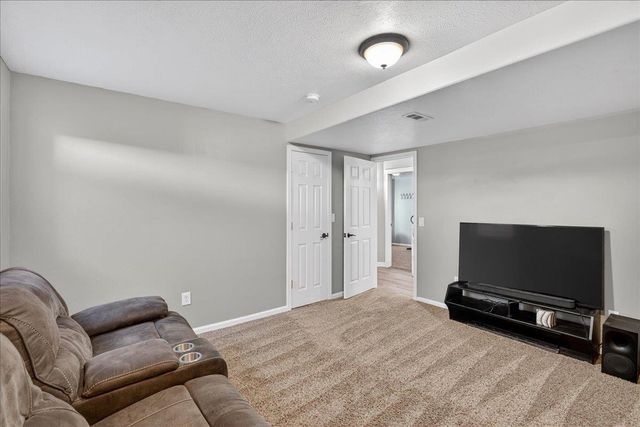 6802 S Conklin Rd, Greenacres, WA 99016