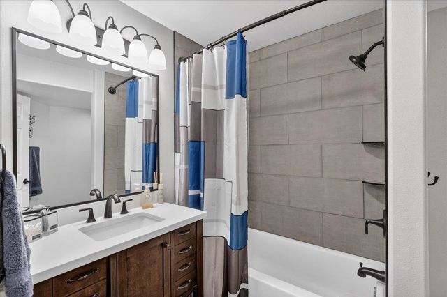 6802 S Conklin Rd, Greenacres, WA 99016