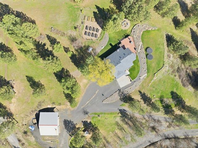 6802 S Conklin Rd, Greenacres, WA 99016