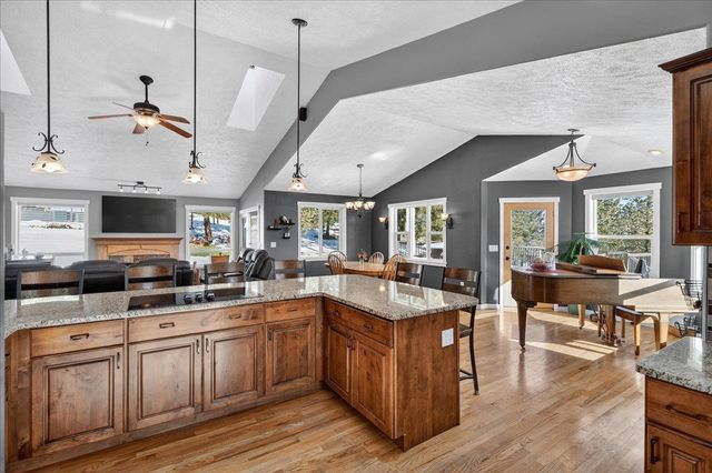 6802 S Conklin Rd, Greenacres, WA 99016