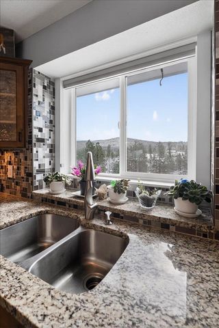 6802 S Conklin Rd, Greenacres, WA 99016