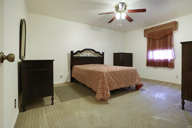 516 Holly Hill Drive, Evansville, IN 47710