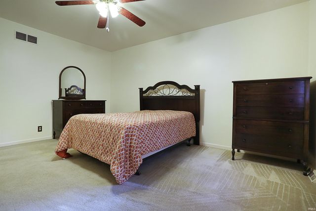 516 Holly Hill Drive, Evansville, IN 47710