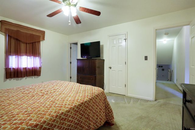 516 Holly Hill Drive, Evansville, IN 47710