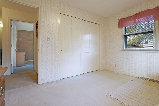 516 Holly Hill Drive, Evansville, IN 47710