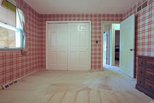 516 Holly Hill Drive, Evansville, IN 47710