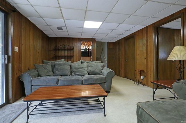 516 Holly Hill Drive, Evansville, IN 47710