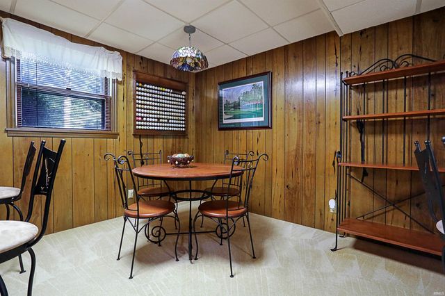 516 Holly Hill Drive, Evansville, IN 47710