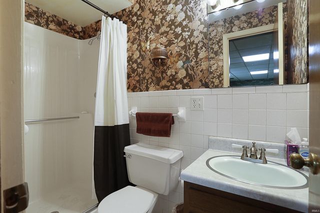 516 Holly Hill Drive, Evansville, IN 47710