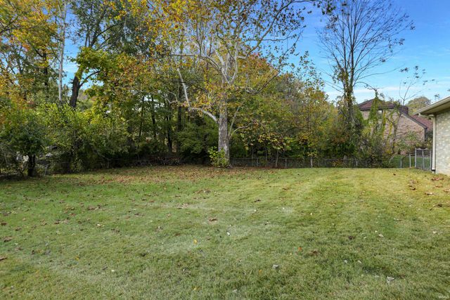 516 Holly Hill Drive, Evansville, IN 47710