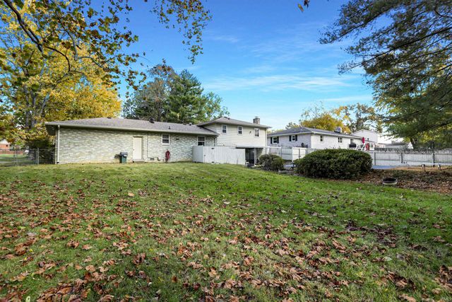 516 Holly Hill Drive, Evansville, IN 47710