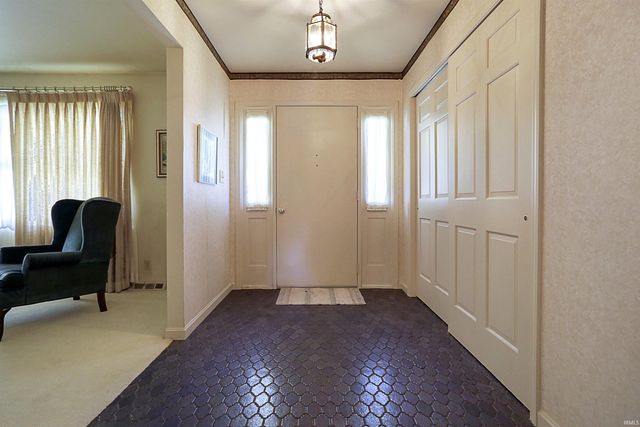 516 Holly Hill Drive, Evansville, IN 47710