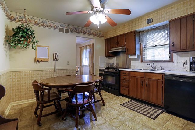 516 Holly Hill Drive, Evansville, IN 47710