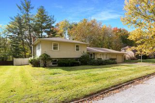516 Holly Hill Drive, Evansville, IN 47710
