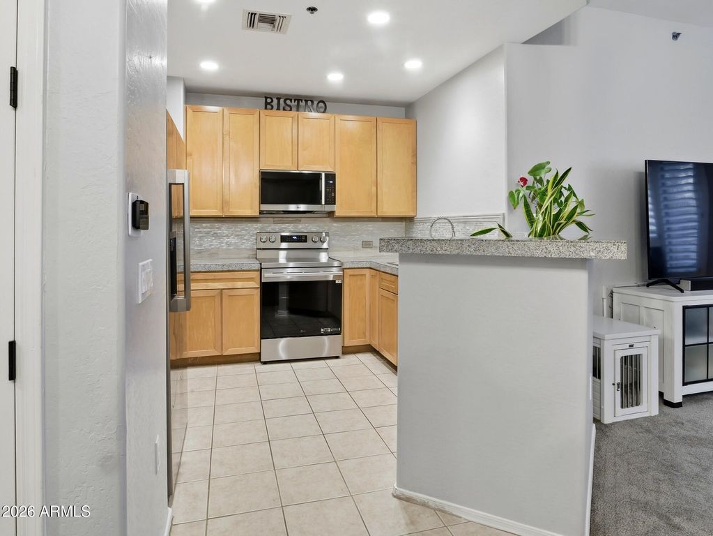 Image 10 of property listing at 17 W VERNON Avenue 107, Phoenix, AZ 85003