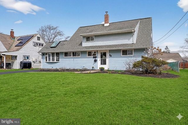 25 RUBY LN, Levittown, PA 19055