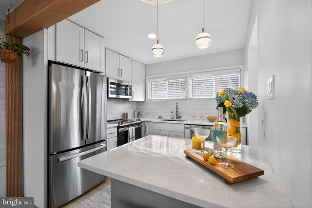 25 RUBY LN, Levittown, PA 19055