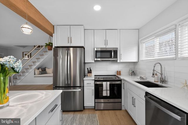 25 RUBY LN, Levittown, PA 19055