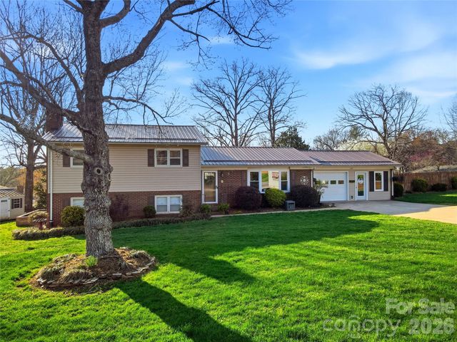 235 Havenhurst Road, Hickory, NC 28601