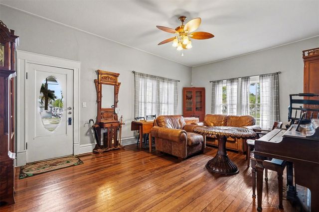 1201 W REYNOLDS STREET, Plant City, FL 33563