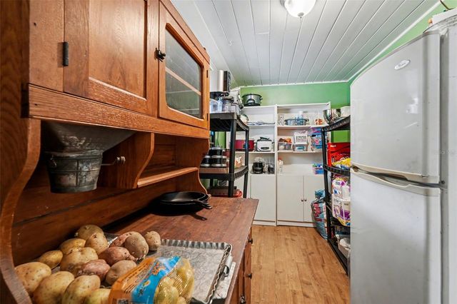 1201 W REYNOLDS STREET, Plant City, FL 33563