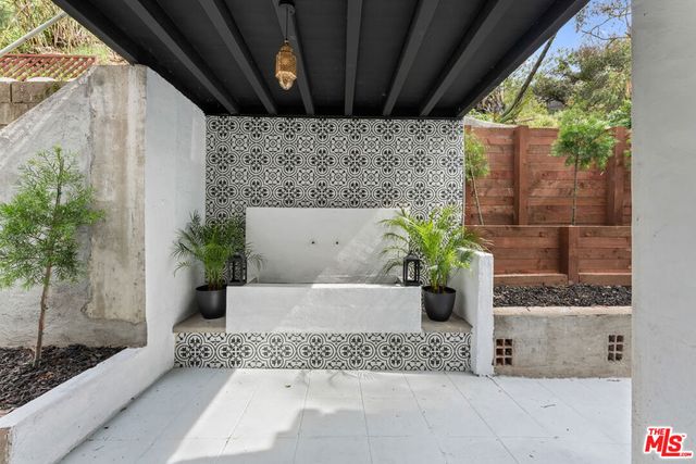 1800 E Benedict Canyon Drive, Beverly Hills, CA 90210