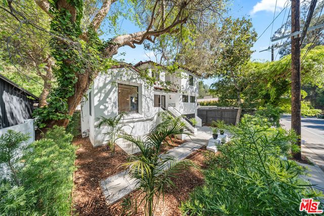 1800 E Benedict Canyon Drive, Beverly Hills, CA 90210