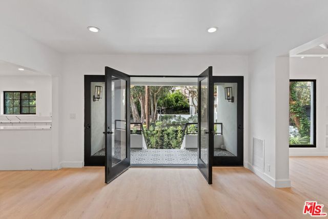 1800 E Benedict Canyon Drive, Beverly Hills, CA 90210