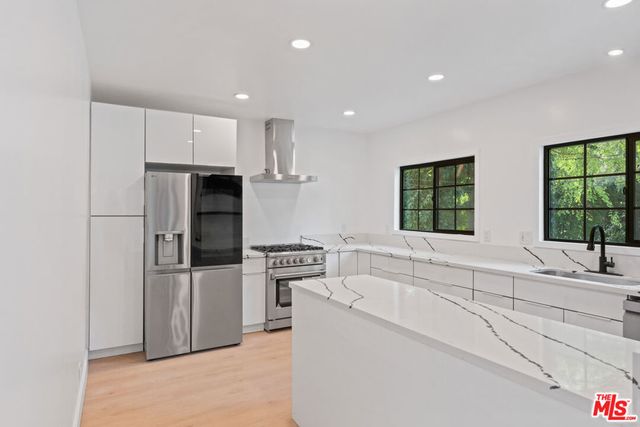 1800 E Benedict Canyon Drive, Beverly Hills, CA 90210