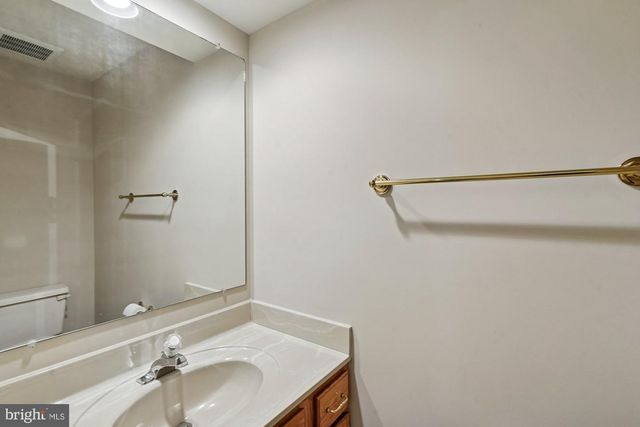 45590 WHITCOMB SQ, Sterling, VA 20166