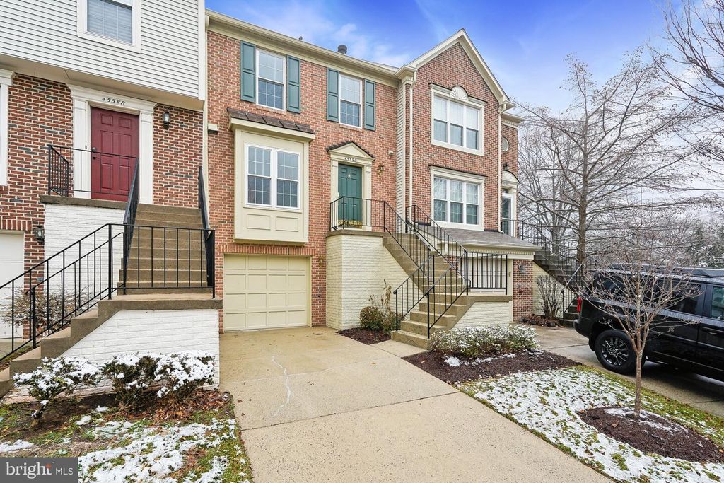 45590 WHITCOMB SQ, Sterling, VA 20166